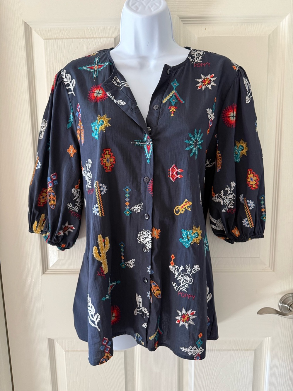 Johnny Was Louanne Blue Embroidered Button Down Shirt Size Medium EUC